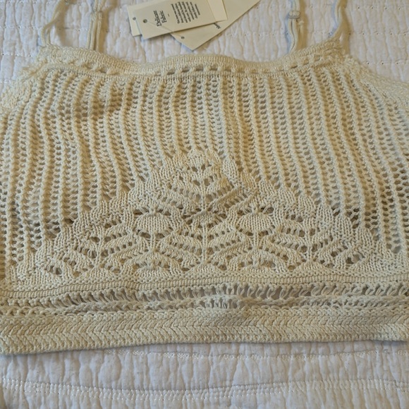 Abercrombie & Fitch beige cropped top size small. - Picture 2 of 5